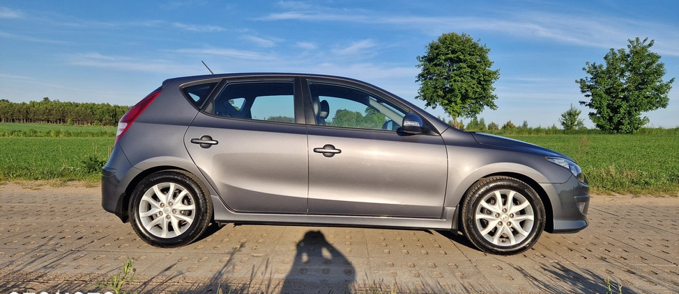 Hyundai I30 cena 20900 przebieg: 181000, rok produkcji 2011 z Bytów małe 781